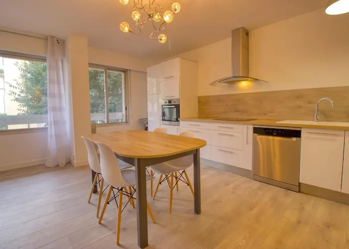 Les Pins Center - 6 People Juan-les-Pins